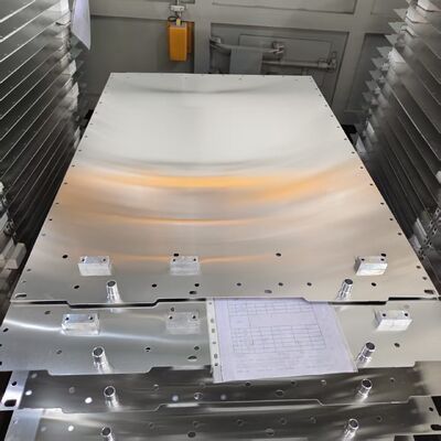 Jakość Niestandardowa bateria elektryczna płytka chłodząca płynem Progressive Stamping CAB Vacuum Brazing Aluminium Cooling Tray With PU Foam Insulation fabryka