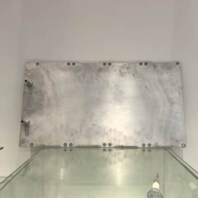 Jakość Ekstrudowana aluminiowa płyta chłodząca wodą z mikrokanalowym designem dla cylindrycznych baterii 400mm fabryka